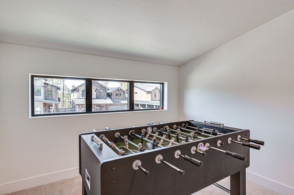 Flagstaff Group Getaway w/ Game Room & Deck