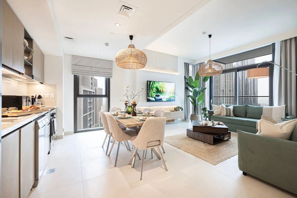 Burj Crown Lux Apartment by Dubai Mall