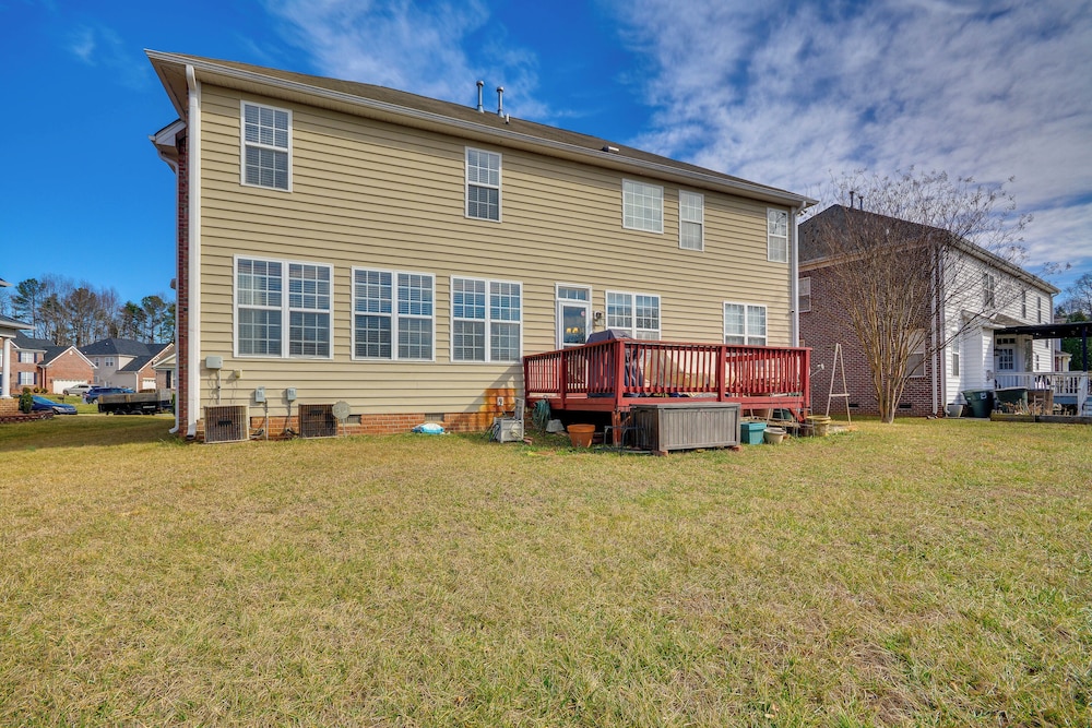 10 Mi to Dtwn Greensboro: Family Gem w/ Yard