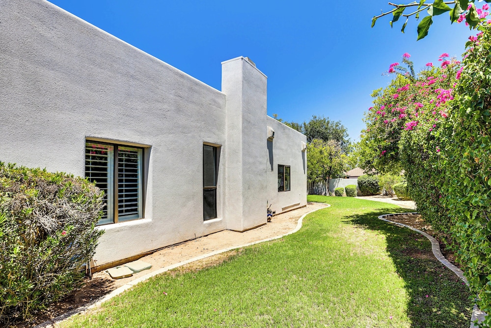 Dog Friendly! Modernist Oasis in North Scottsdale