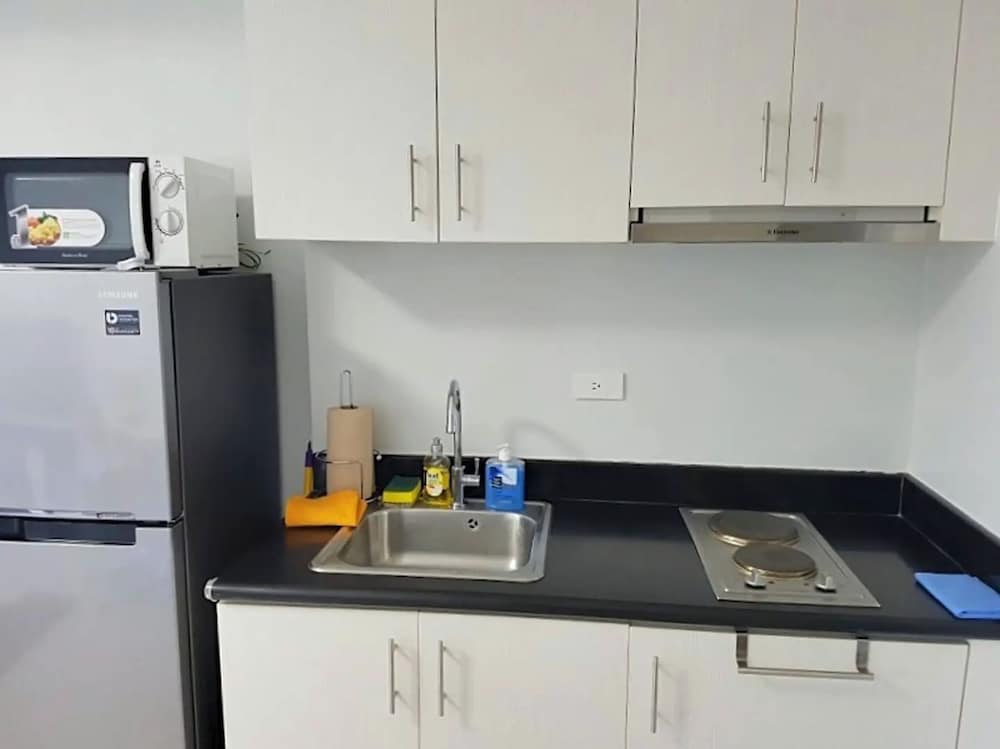 Apex At Jazz Makati - 41m2 Corner Apartment With Private Balcony City View