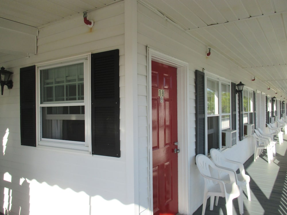 Long Beach Motor Inn