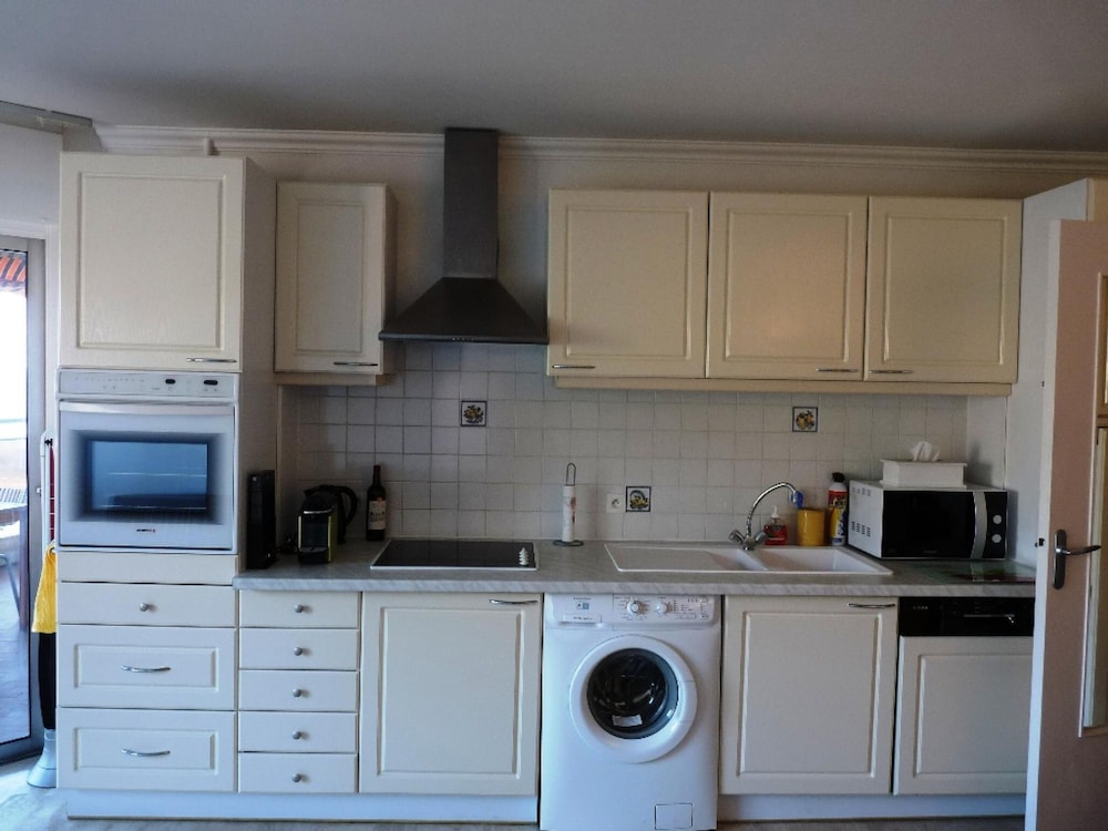 Two Bedroom Apartment Near the Beach in Cannes Terrace and Aircon - 814
