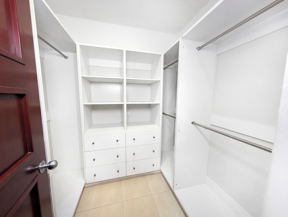 YC 1701l Apartamento 2 BDR Av Balboa