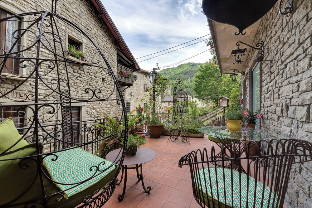 Entire Hilltop Villa With Private Pool In Palazzuolo Sul Senio