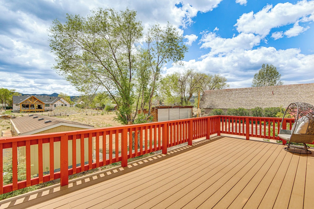 Family Home w/ Mountain Views in Circleville!