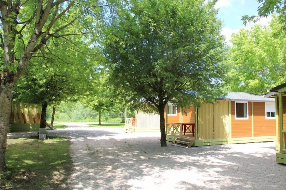 Chalets Nemo du Camping Le Bivouac view 4