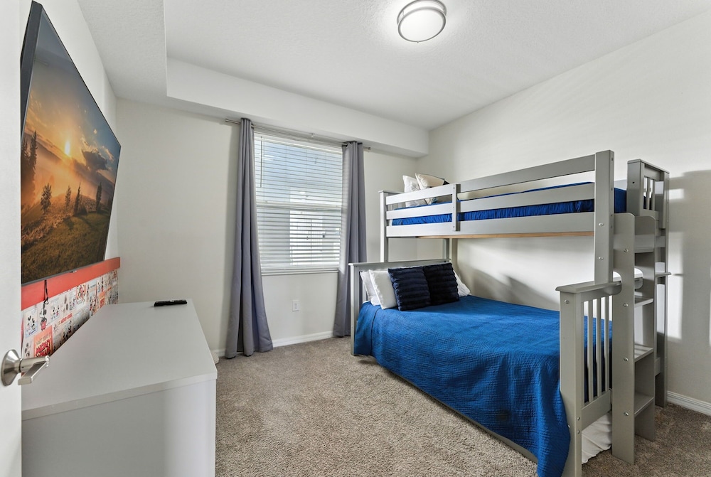 Elegant 2BR in Storey Lake Top Location