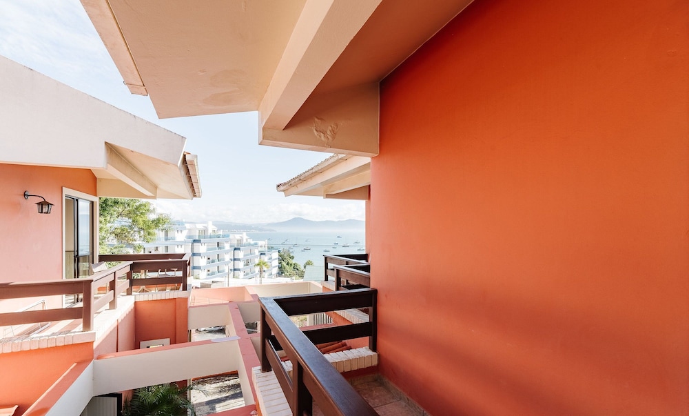 JOFs Apartamentos c Piscina e Vista Mar