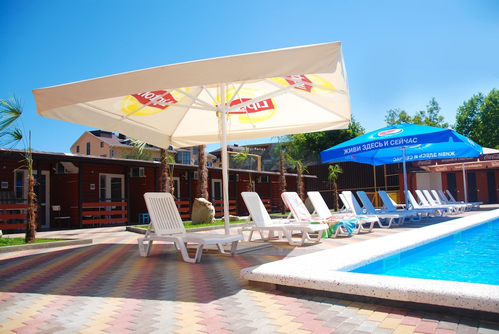Peak Season Hotel