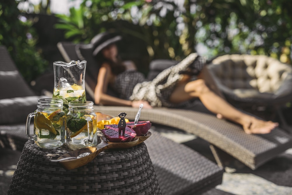 Absolute Beachfront Romantic Villa Laut