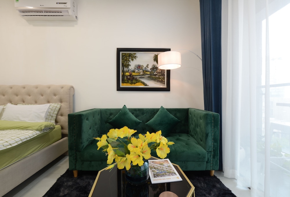 Jennifer House - Millenium Apartment