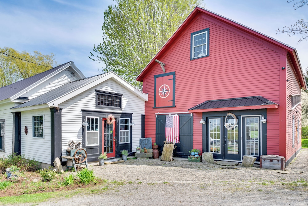 True North Farm House - Historic Family Home