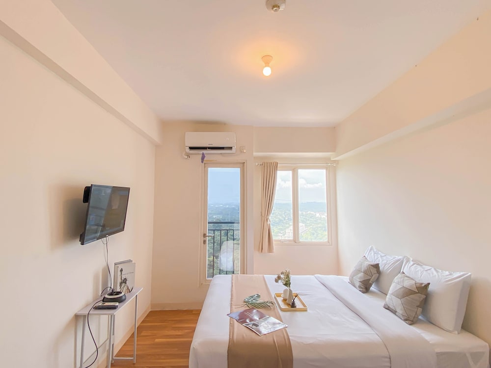 Cozy and Tranquil Studio at Podomoro Golf View Apartment