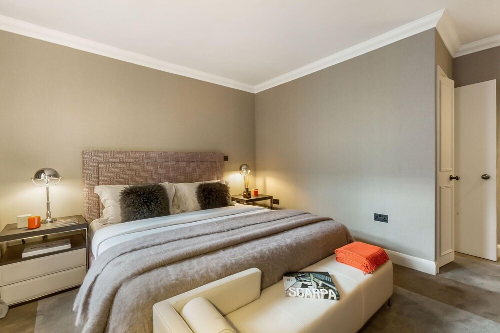 Knightsbridge 3-bed 2-bath by Harrods