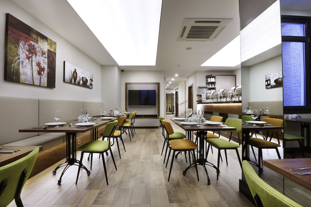 The White Orient Otel - Image 26