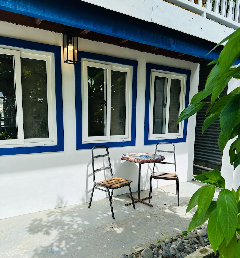 Annies 6th Street Apartment