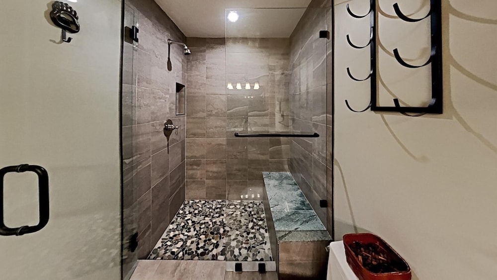 Beautiful 2 BR with 2 Full Lofts SLOPESIDE In Quiet Canyon Neighborhood! by RedAwning view 4