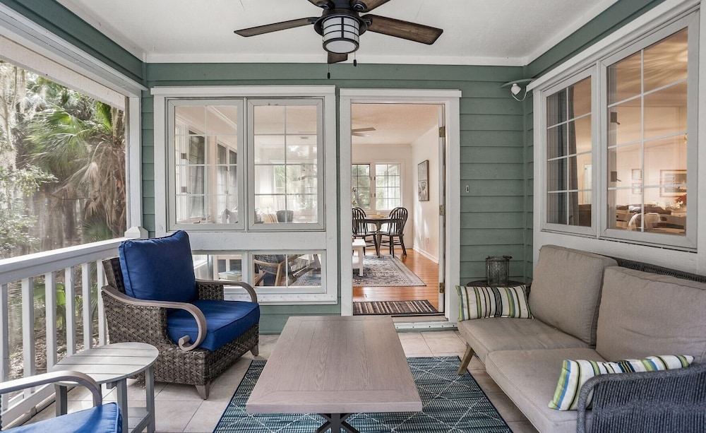Beautifully Updated, Dog Friendly 4-bed, 4-bath Home Near Beach