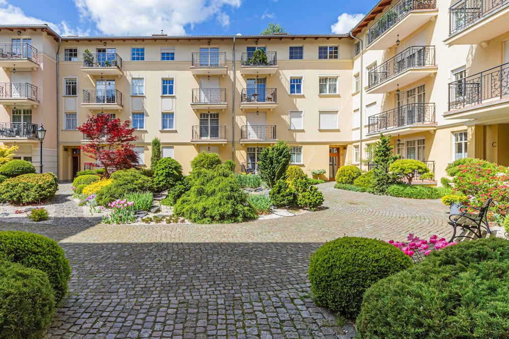Patio Mare B8 Apartment by Renters view 3