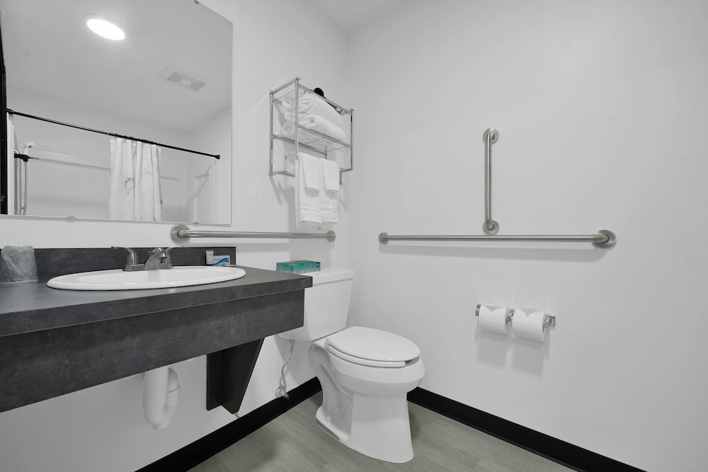 Holmes Suites Inn Columbus Pataskala - I-70 East - Property Image 1