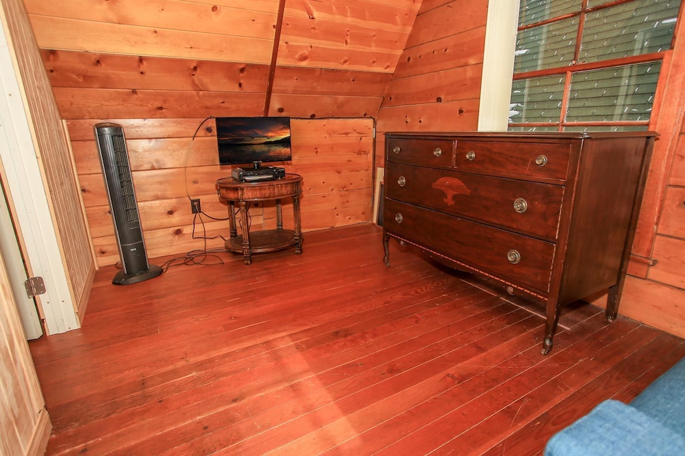 Log Cabin Retreat view 3