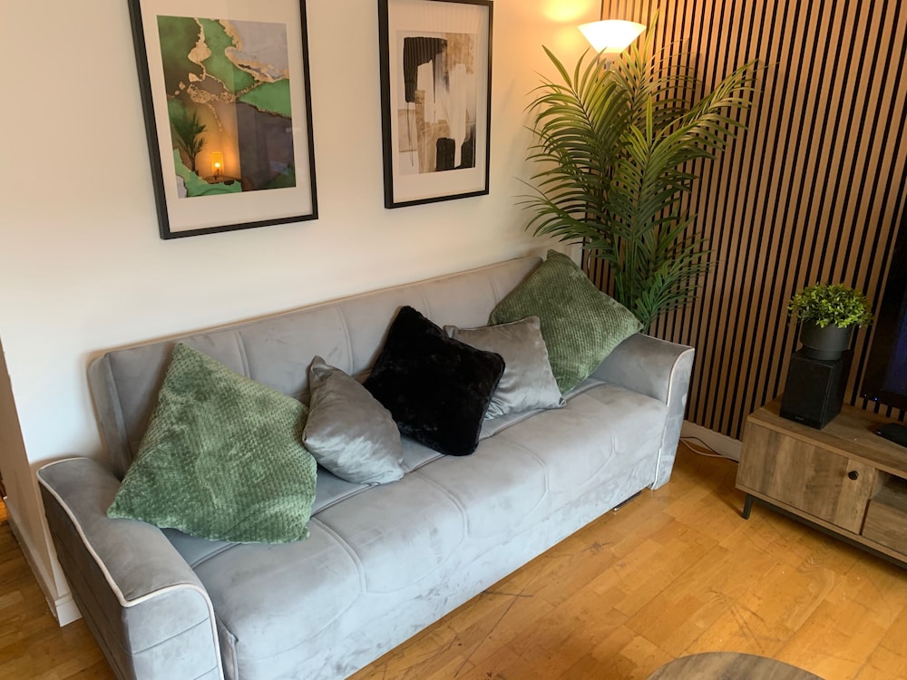 Central Liverpool Apartment-sleeps 6-free Parking