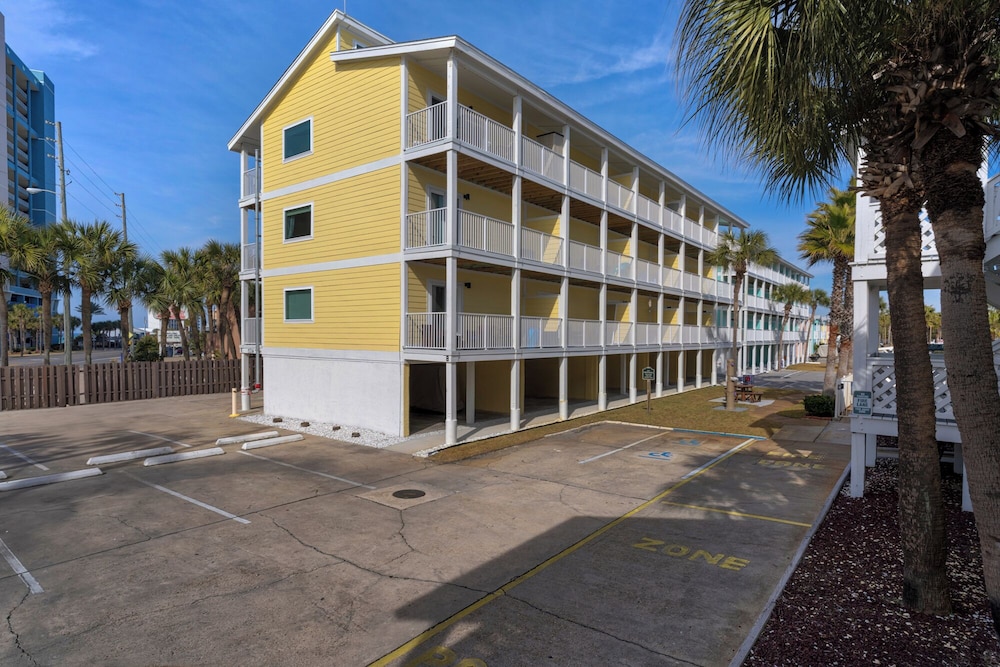 Sand Castles West A4: Steps to Beach, Pools, Private Balcony & More!