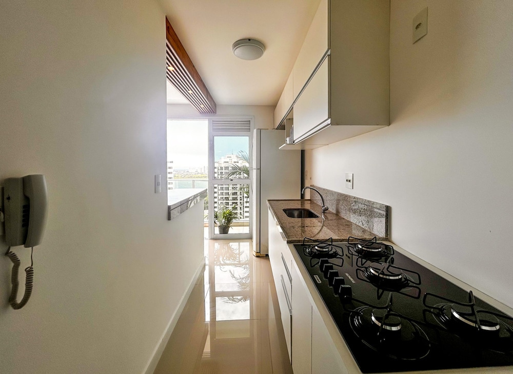 Apto c Vista p o mar e Lagoa na Barra da Tijuca RJ