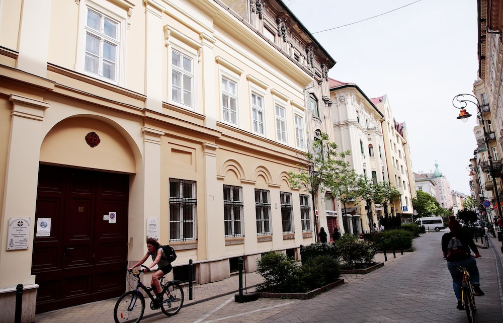 Pop Up Hostels - Downtown view 4