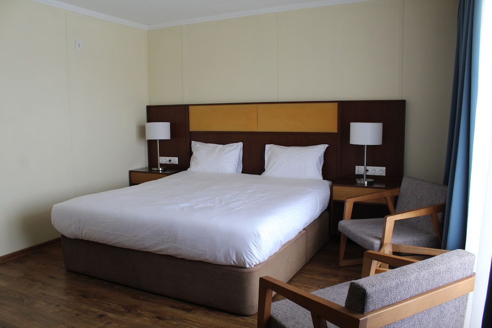 Moretoni Lake Resort