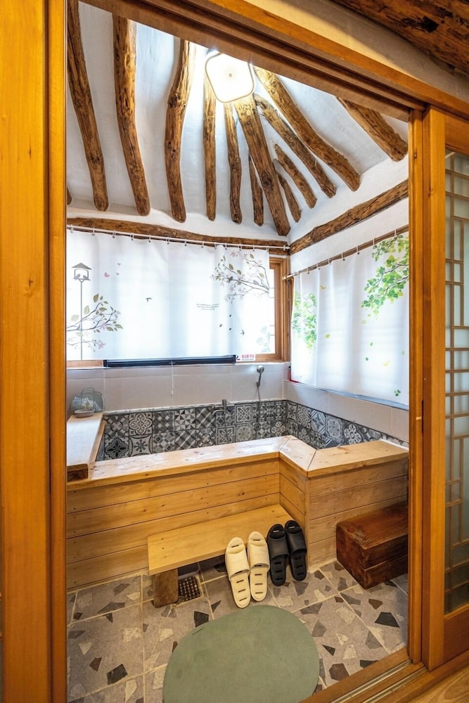 Jukrokjungsa hanokstay