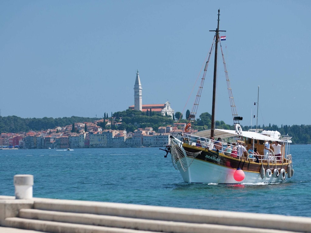 Comfortable Holiday Home With a Microwave, Near Rovinj view 2
