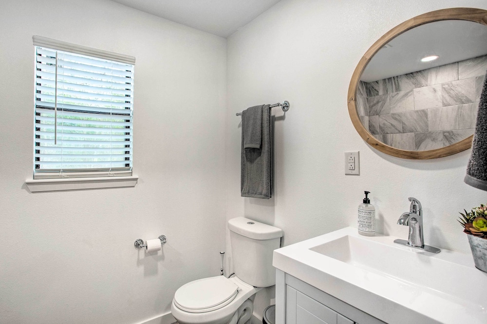 Lakefront Frankston Home w/ Guest Studio! - Property Image 40