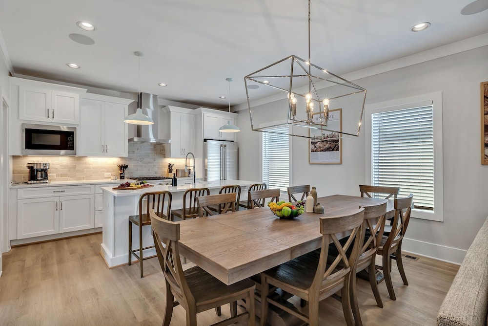 Soprano-private Rooftop-gr8 Walking Location