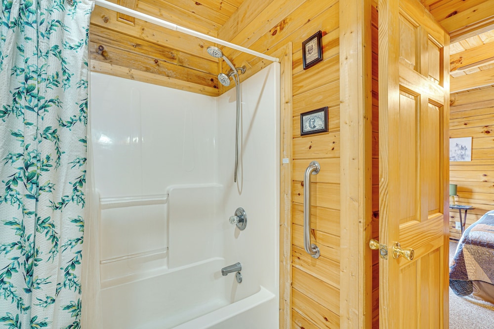 Douglas Lake Access: Family Cabin in Sevierville!
