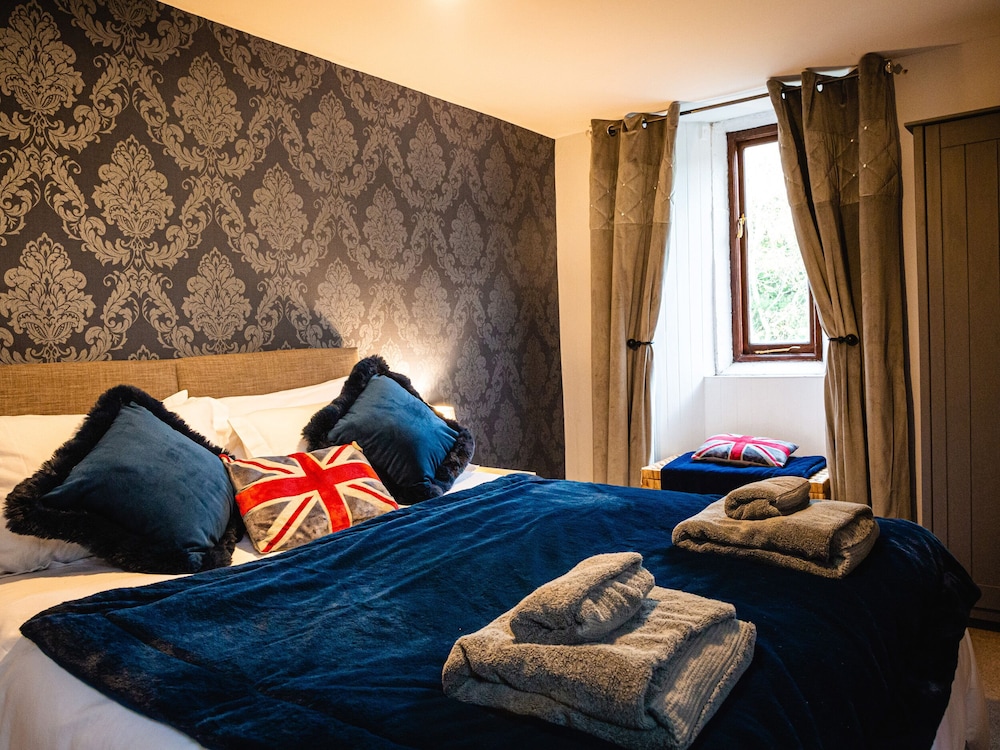 Lonsdale Villa Retreat