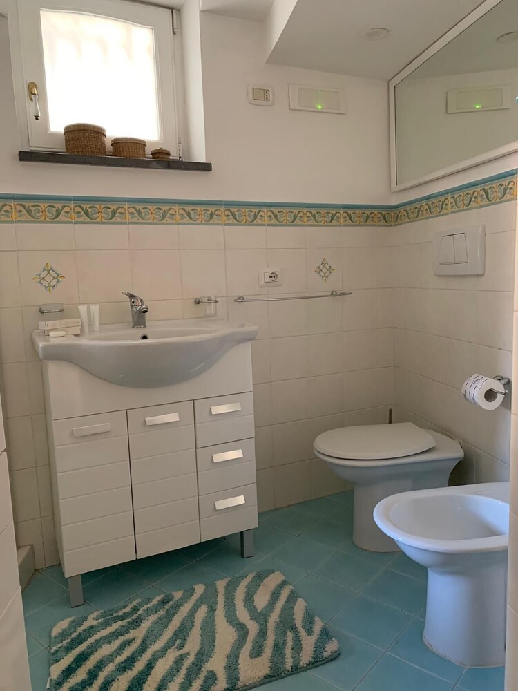 Annygiò House - De Vivo Realty