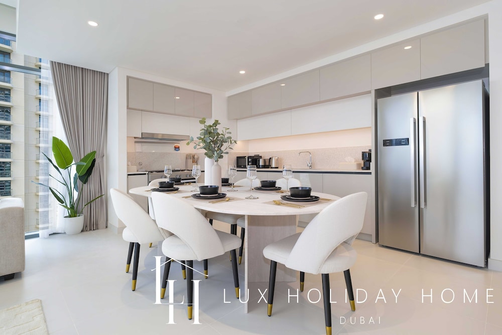 LUX The Marina Vista Beachfront Suite