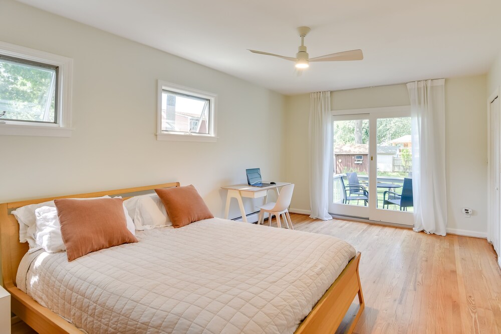 Home in Narragansett w/ Beach Access!