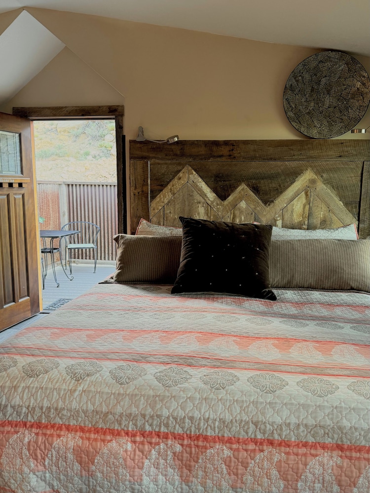 SLOT CANYONS INN