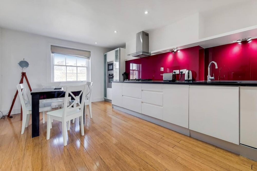 Beautiful 2 Bedroom Apartment In Belgravia view 4