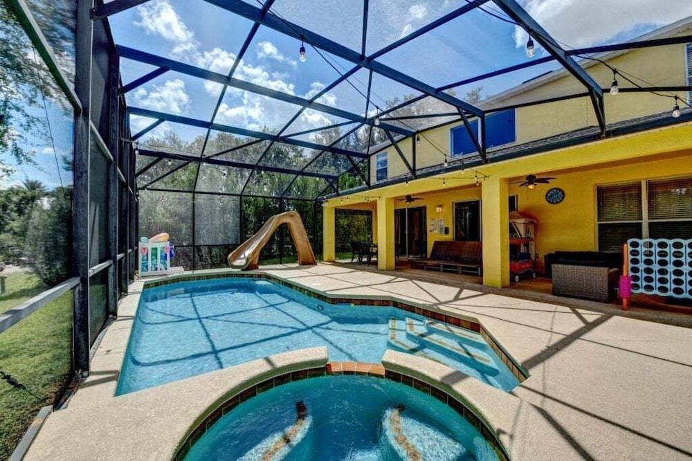 Mickey's Island Escape - 6 Bedroom w/ Pool Slide 6 Villa