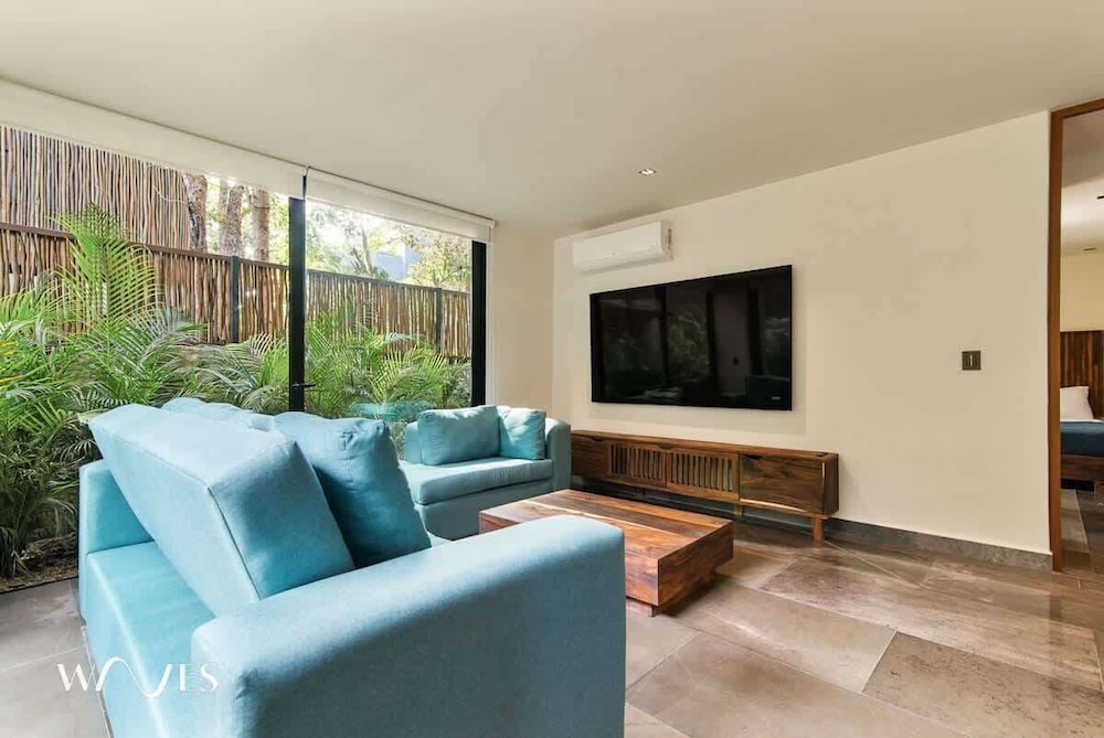 2BR W/private Pool - Steps Away From the Beach