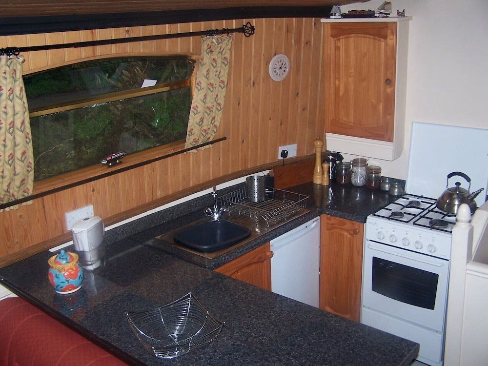 The Cru Houseboats view 5