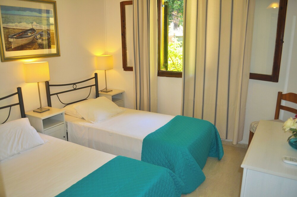 Holiday House Angelos on Agios Gordios Beach photo 2