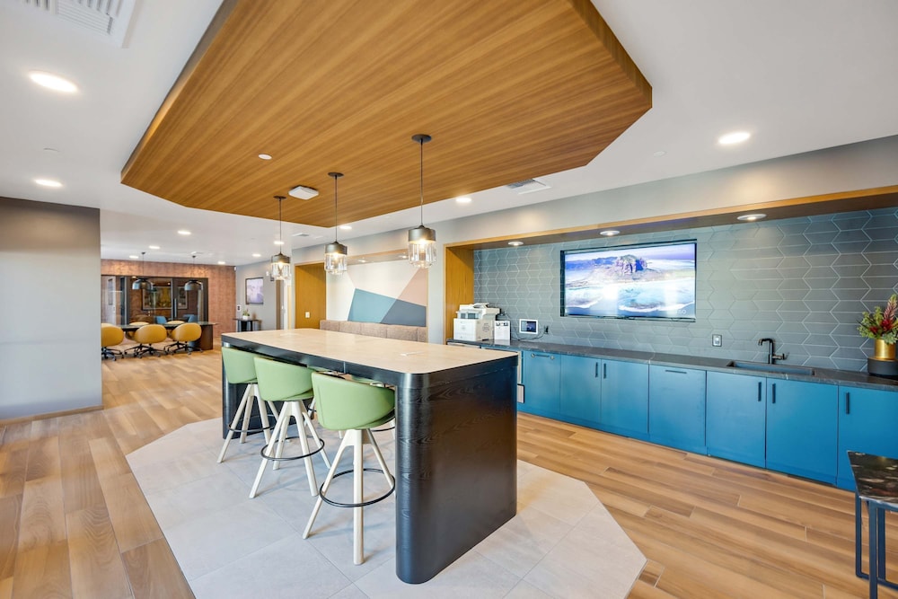 Luxury 3BR Hollywood Sign View by Oneluxstay