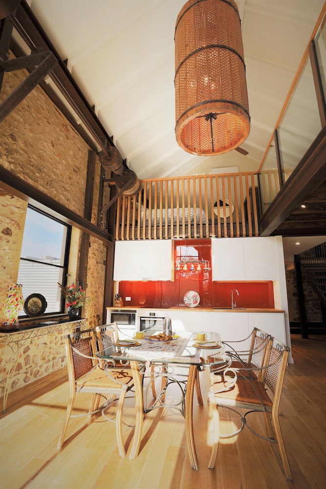 Old Chaff Mill Retreat - - luxury vineyard accommodation