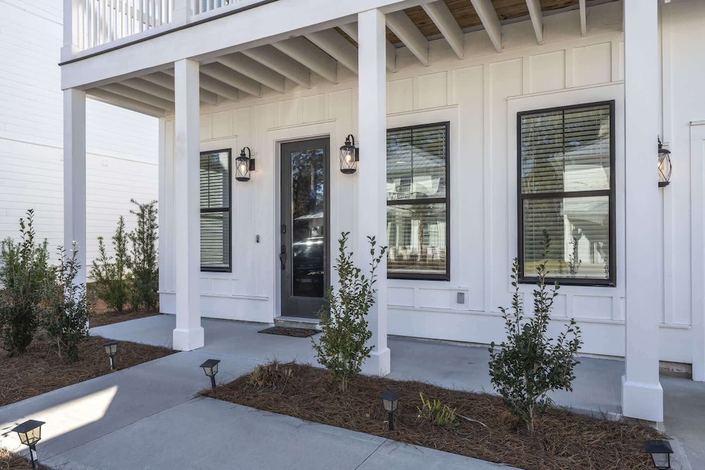 Beach to Bay 3BR Retreat - Cowboy Pool & Golf Cart