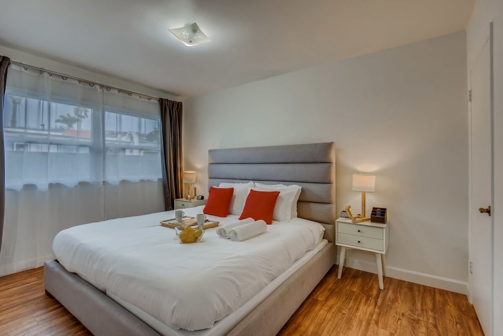 Walk To Beach 2BR Top Location - AA